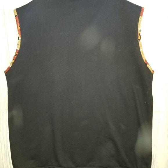 Cityscape Black Vest Autumn Leaf Print Detail - Picture 2 of 5